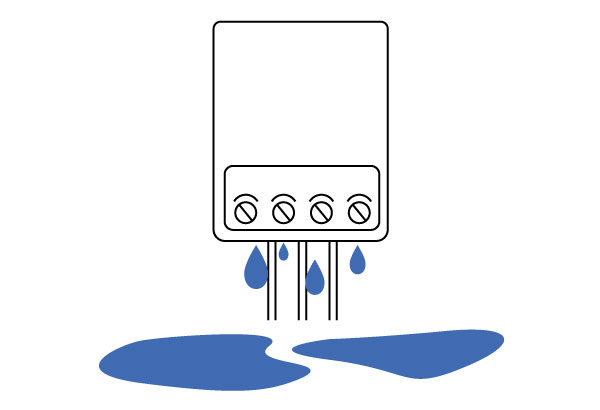 la caldaia perde acqua da sotto